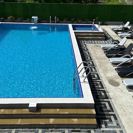 Hotel Lion Уреки Екстериор снимка