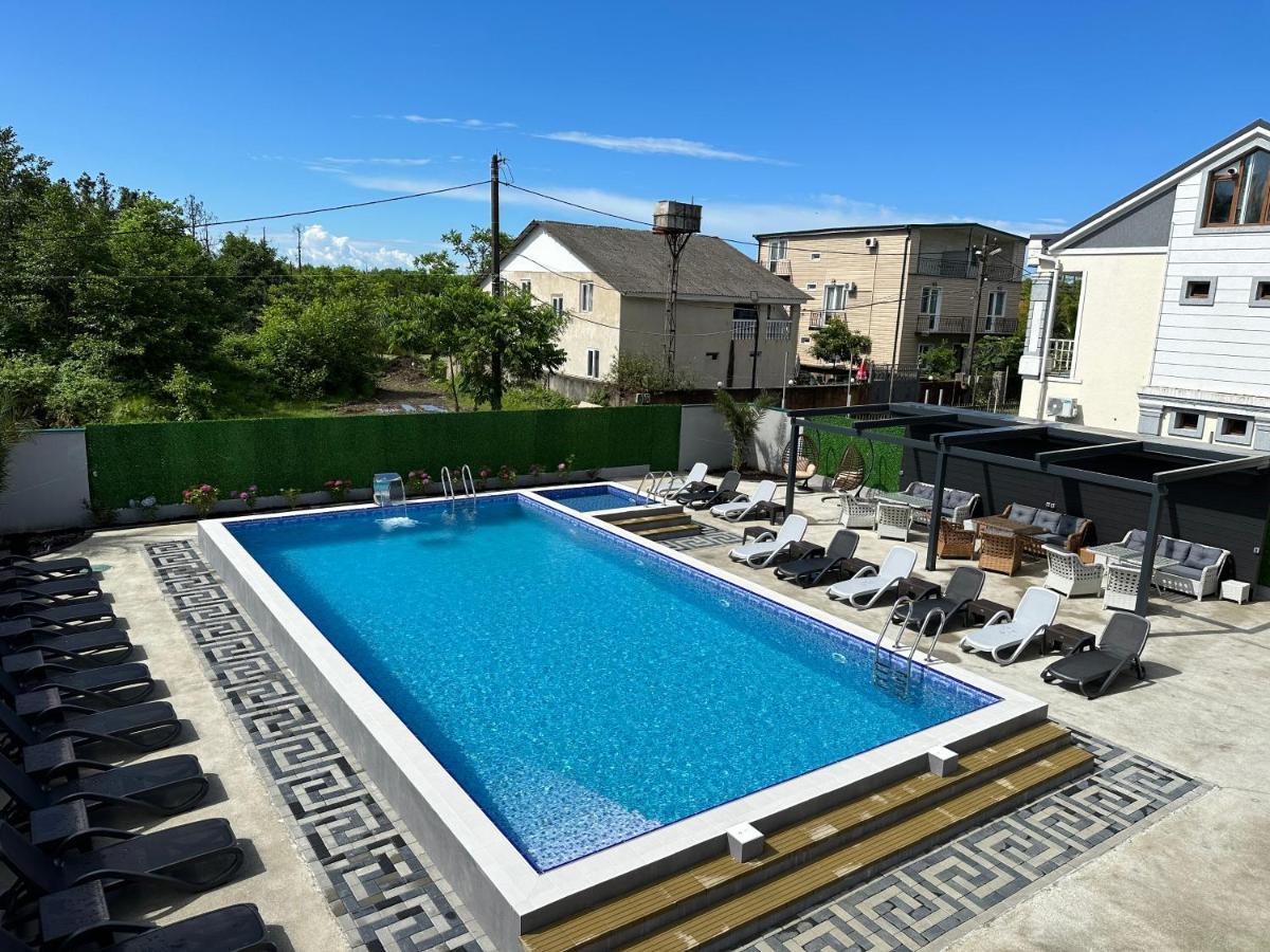 Hotel Lion Уреки Екстериор снимка