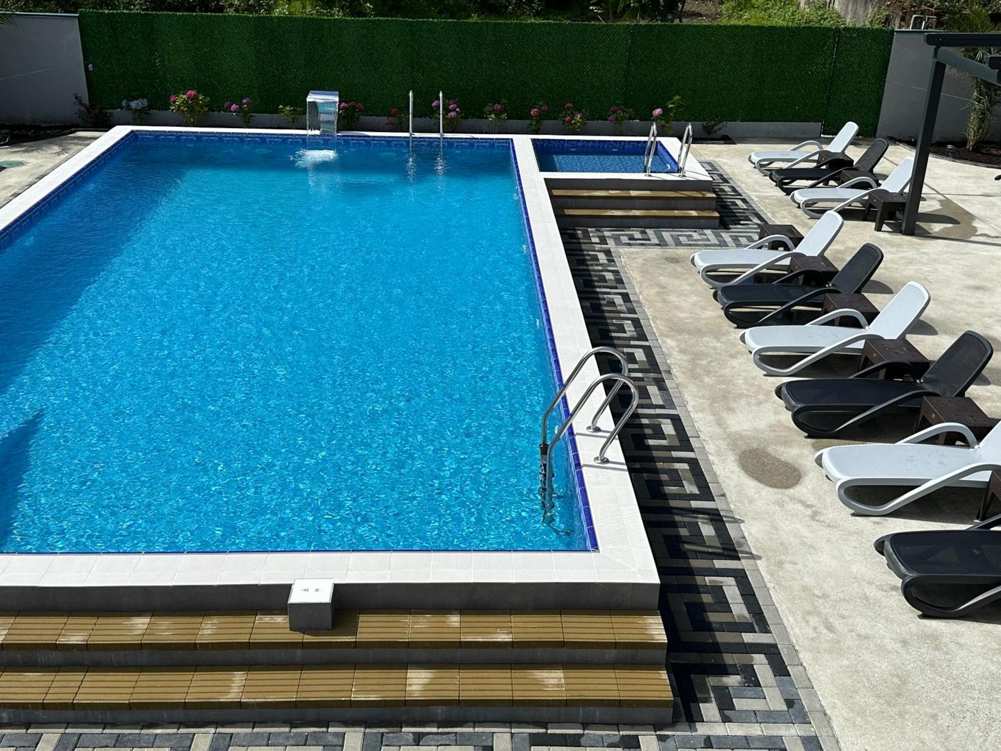 Hotel Lion Уреки Екстериор снимка