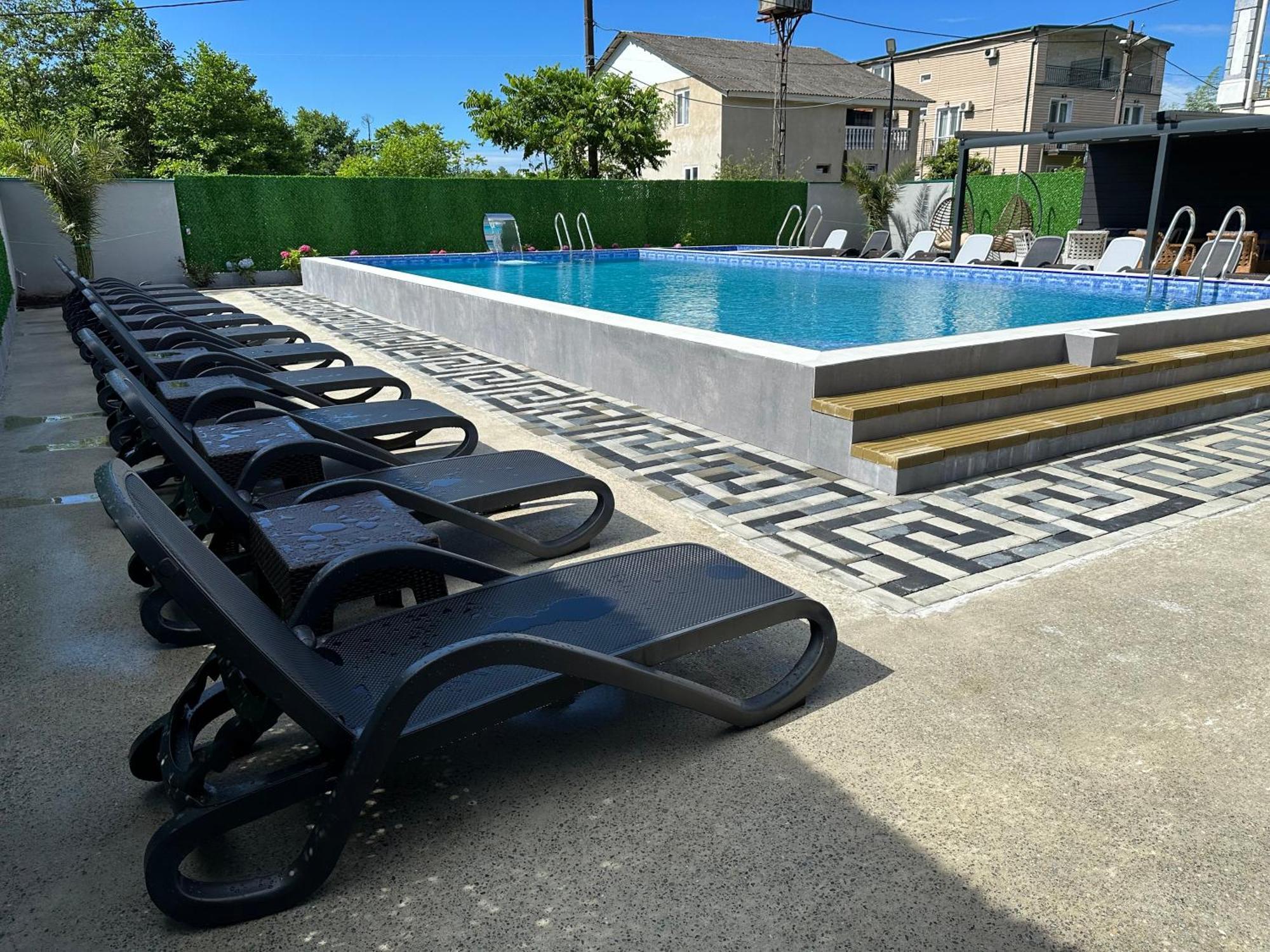 Hotel Lion Уреки Екстериор снимка