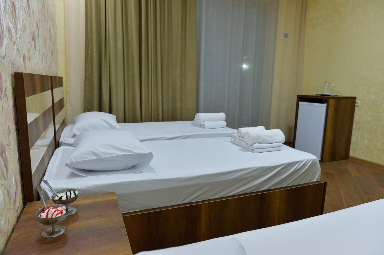 Hotel Lion Уреки Екстериор снимка