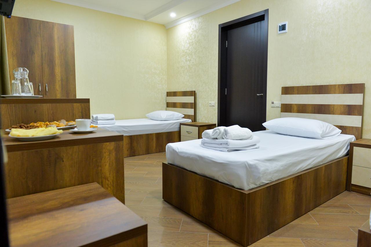 Hotel Lion Уреки Екстериор снимка