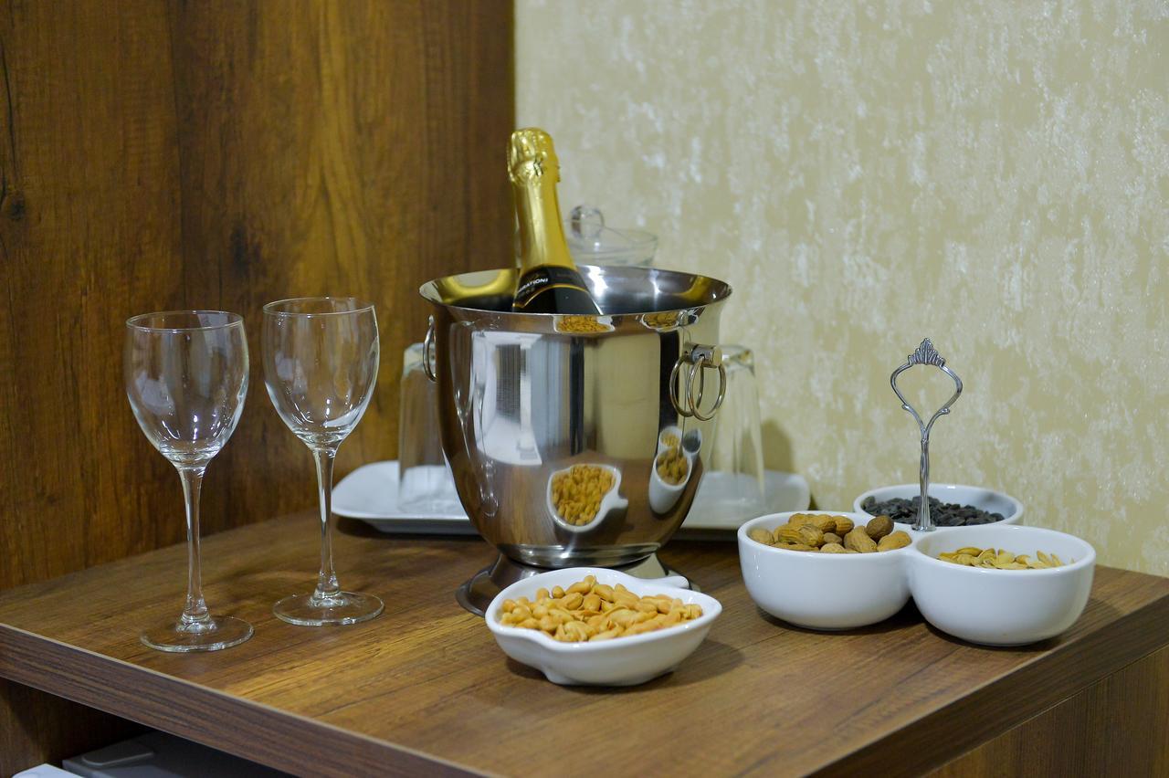 Hotel Lion Уреки Екстериор снимка