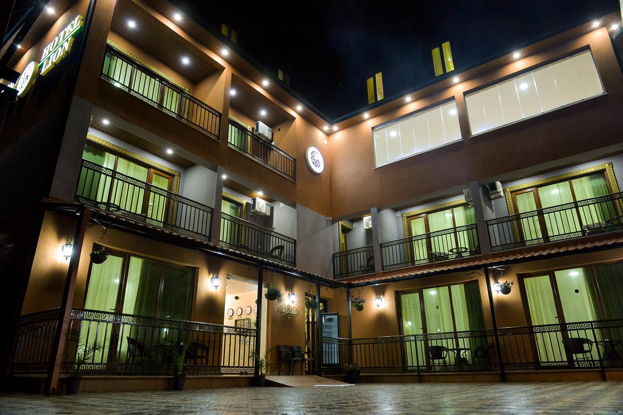 Hotel Lion Уреки Екстериор снимка