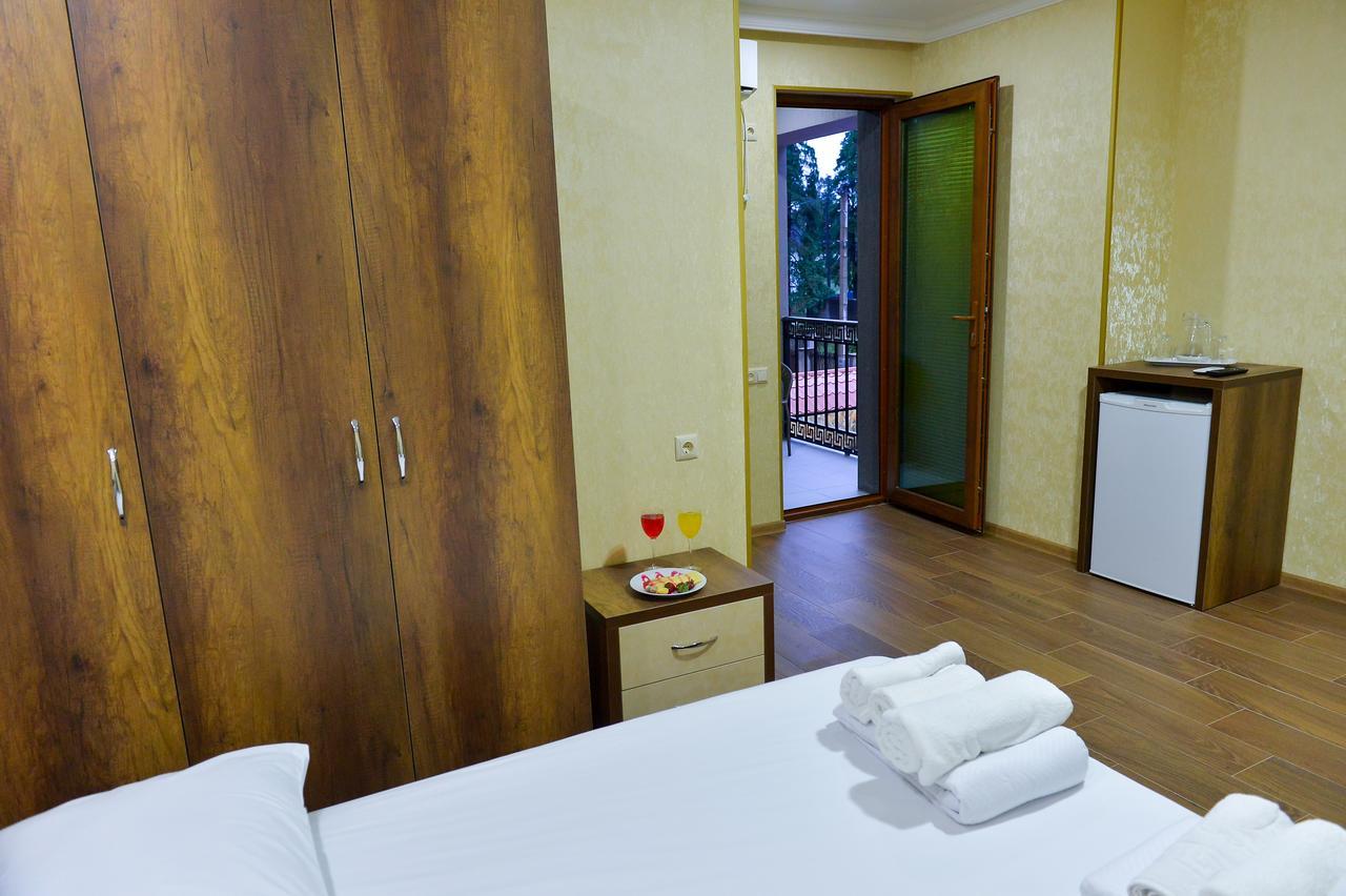 Hotel Lion Уреки Екстериор снимка