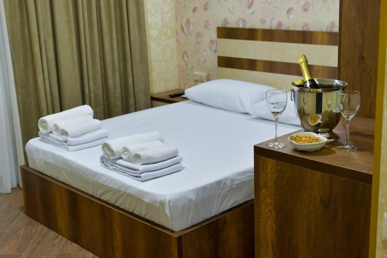 Hotel Lion Уреки Екстериор снимка