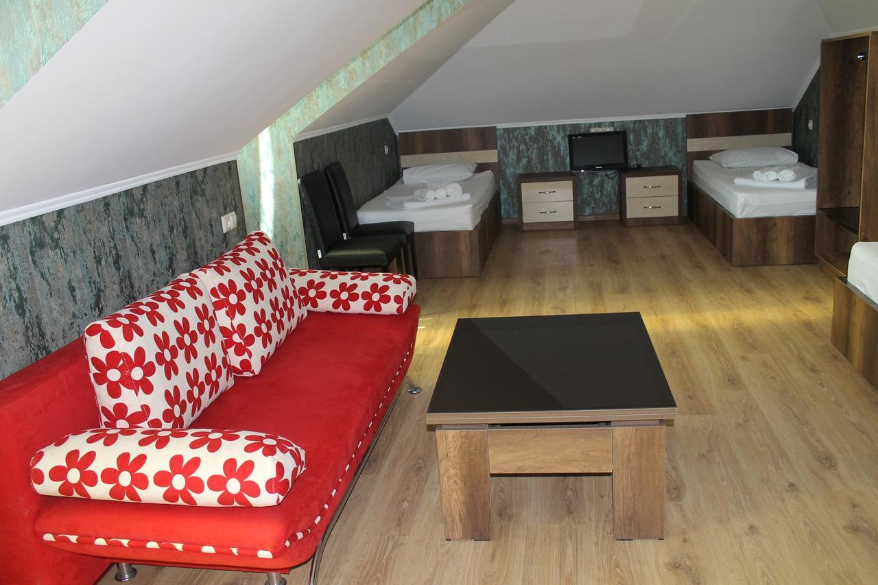 Hotel Lion Уреки Екстериор снимка
