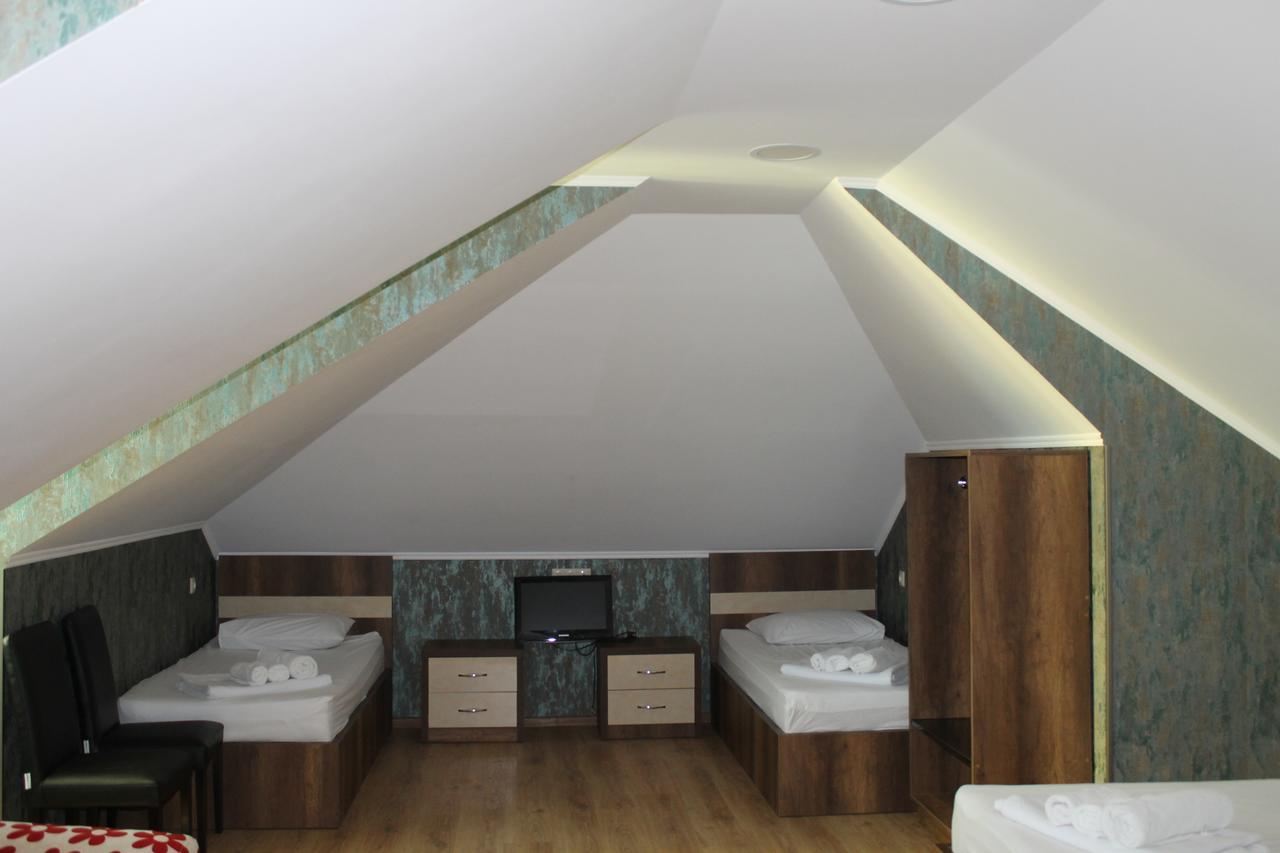 Hotel Lion Уреки Екстериор снимка