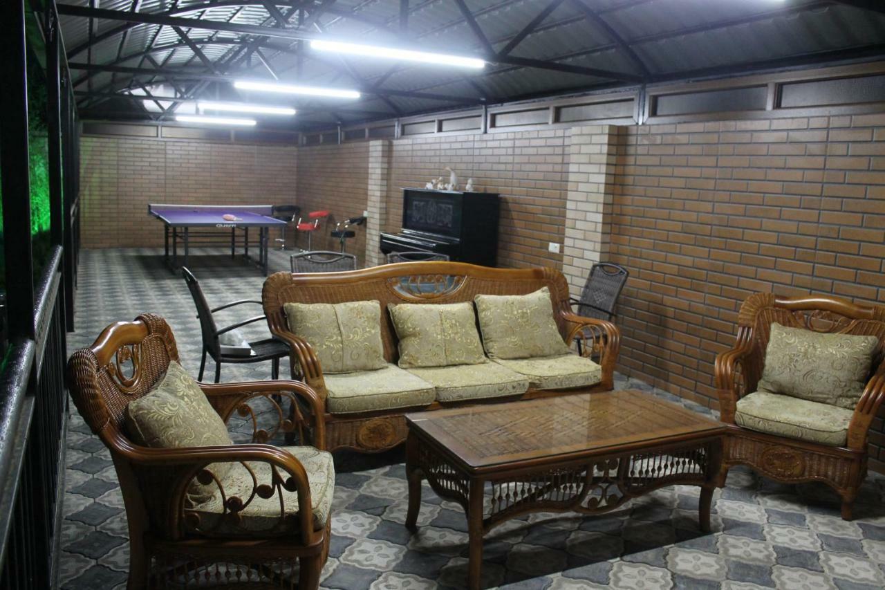 Hotel Lion Уреки Екстериор снимка