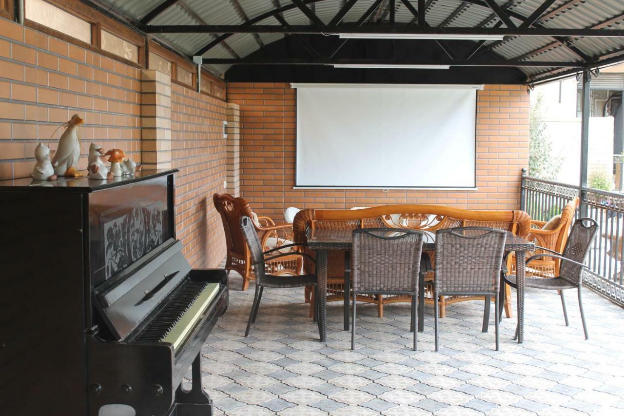 Hotel Lion Уреки Екстериор снимка