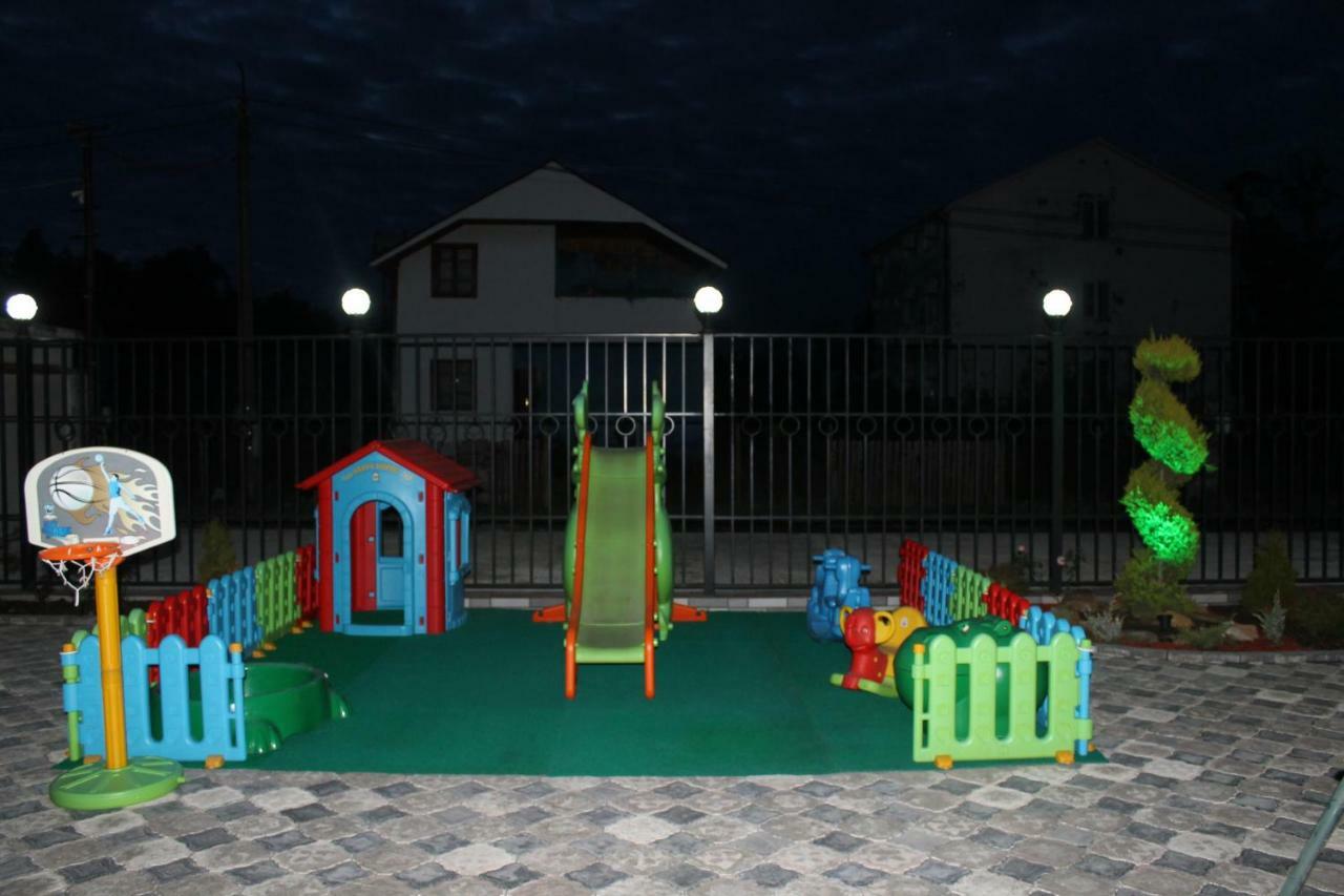 Hotel Lion Уреки Екстериор снимка