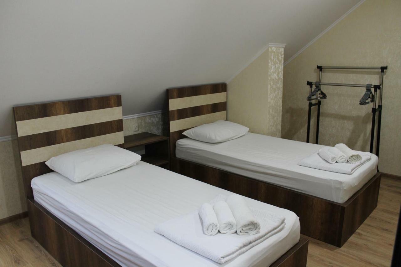 Hotel Lion Уреки Екстериор снимка