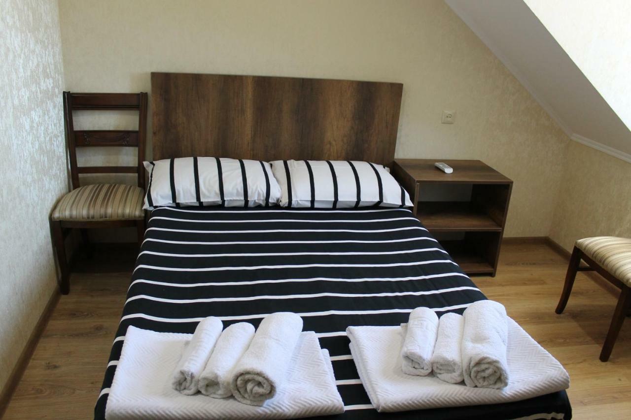 Hotel Lion Уреки Екстериор снимка