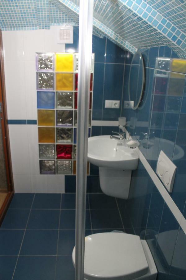 Hotel Lion Уреки Екстериор снимка